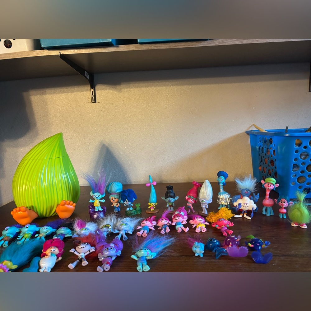Dreamworks Trolls Action Figures Set excellent cond.